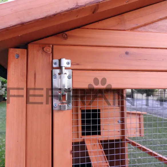 Porte avec verrou dans poulailler en bois pour 10 poules