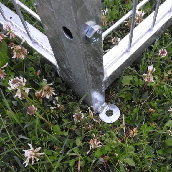 Fixation au sol de l’enclos pour chien et autres animaux