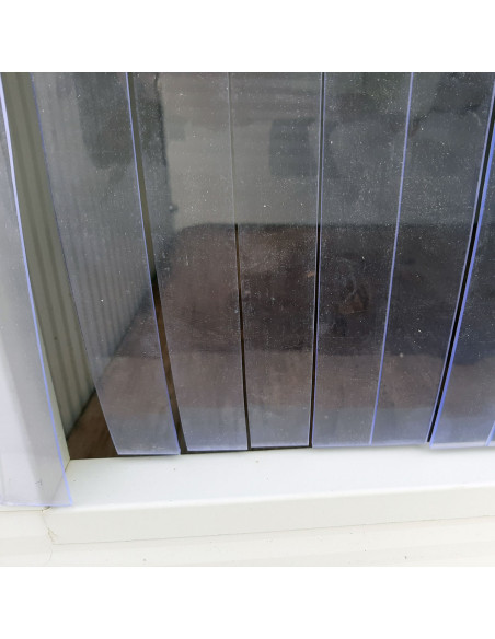 Détail de rideau pour niche en PVC Détail de rideau pour niche en PVC