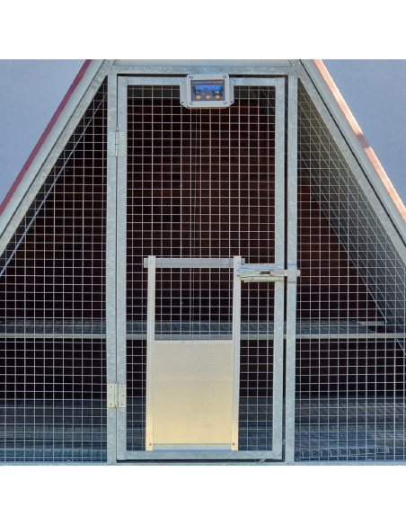 Ouvre-porte automatique monté avec porte fermée pour poulailler