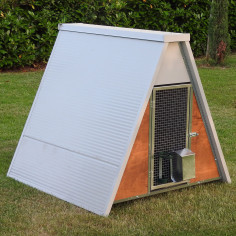 Petit poulailler isolé pour l’hiver pour 8 poules avec fond surélevé