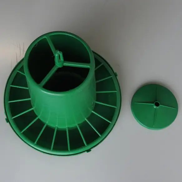 Mangeoire à trémie anti-gaspillage ouverte pour poules