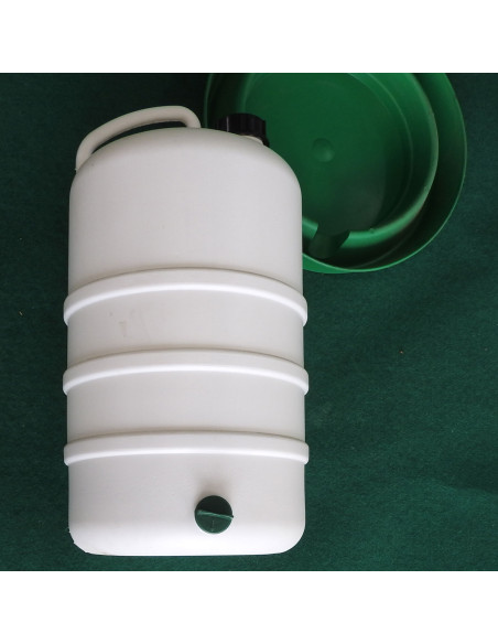 Détail de l’abreuvoir 22 litres avec réservoir pour poules