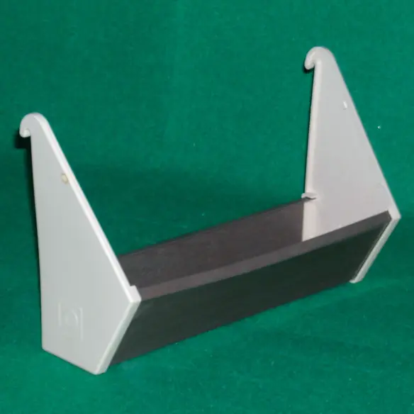 Mangeoire suspendue en plastique pour poules