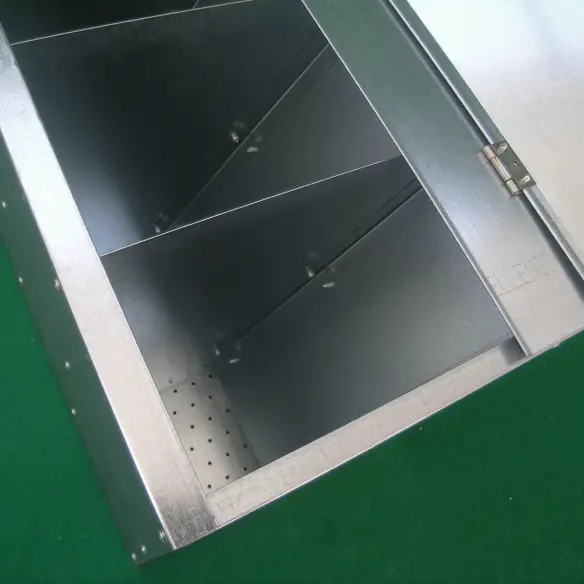 Mangeoire avec ouverture supérieure pour oiseaux et poules modèle grand