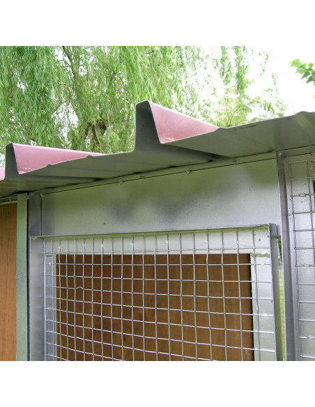 Porte de l’abri extérieur en bois pour chat