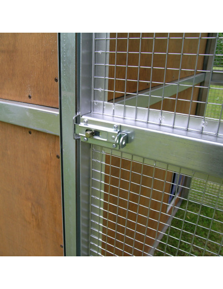 Porte de l’abri extérieur en bois pour chat