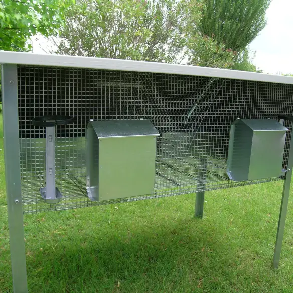 Clapier extérieur pour lapin isolé avec accessoires