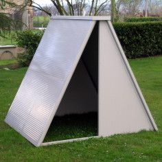 Abri isolé pour chèvre mouton et cochon