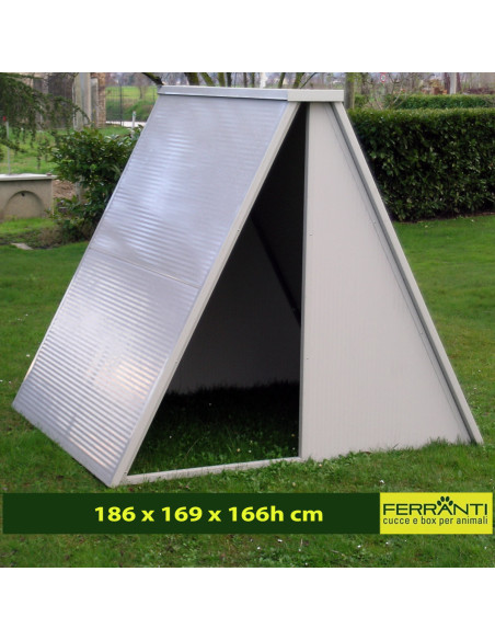 Abri isolé pour animaux de ferme 186 x 169 x 166h cm modèle petit dimensions internes 175 x 150 cm jusqu’à 3 animaux