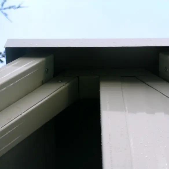 Partie supérieure de l’abri isolé pour chèvre mouton et cochon