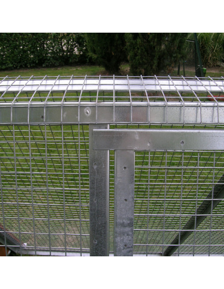 Enclos 3 côtés avec porte pour 8 poules ouvert à l’arrière 137x200x133h poulailler non inclus