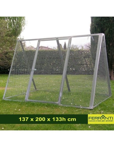 Enclos avec porte fermé sur 4 côtés pour 8 poules 137x200x133h porte 76x136h
