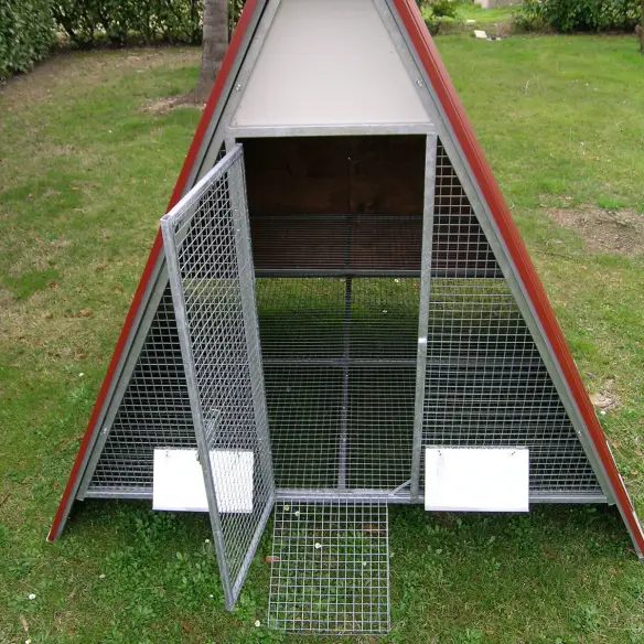 Charnière de la porte du poulailler surélevé