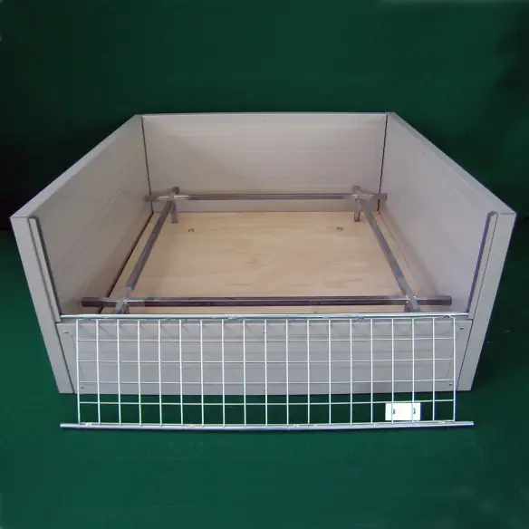 Passage pour chien dans caisse de mise bas isotherme