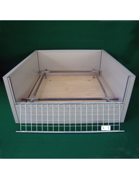 Passage pour chien dans caisse de mise bas isotherme