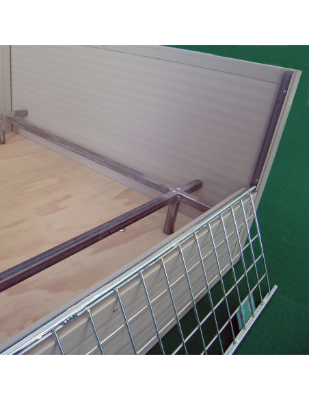 Bord anti-écrasement dans caisse de mise bas isotherme