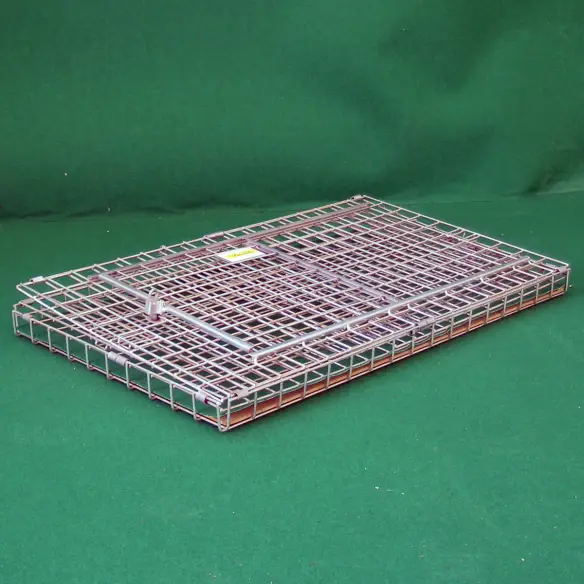 Caisse de transport grillagée fermée pour chien