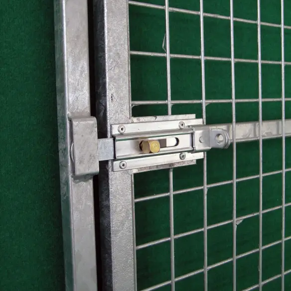 Fermeture avec loquet pour porte de chenil en grillage galvanisé