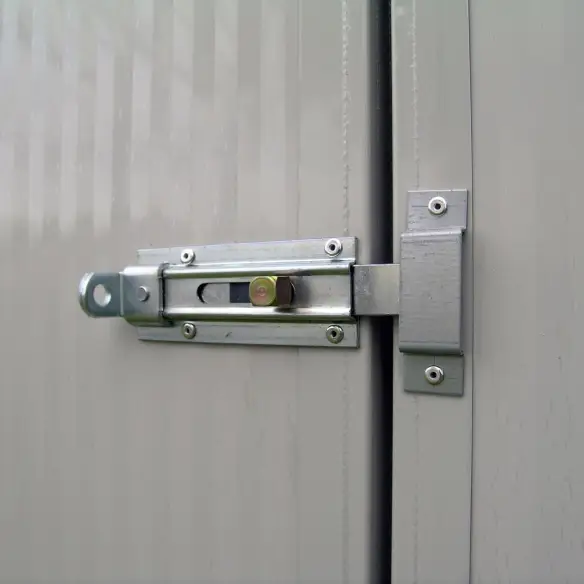 Fermeture avec loquet de la niche pour grand chien