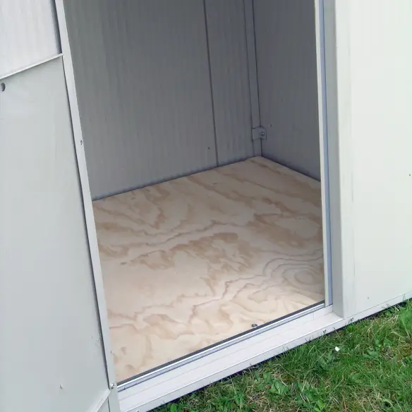 Intérieur de la niche avec plancher surélevé