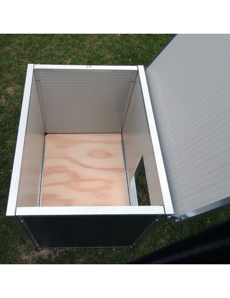 Intérieur de la niche verte pour chien