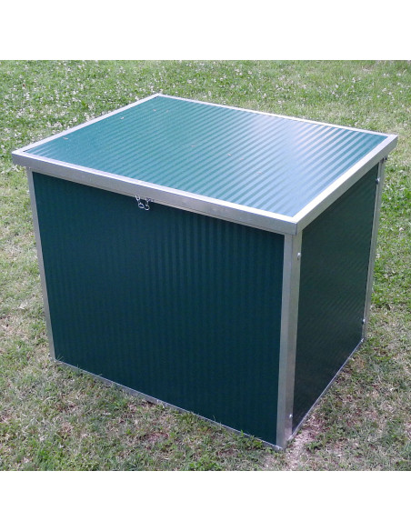 Arrière de la niche verte extérieure pour chien