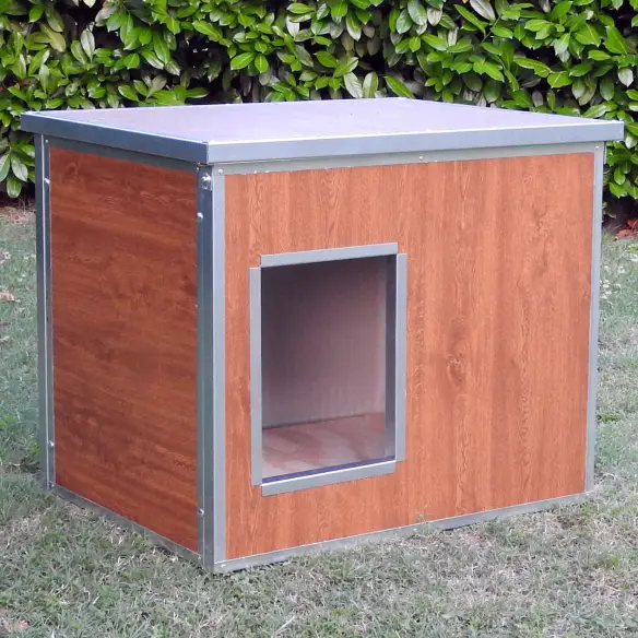 Niche effet bois extérieure pour chien isolée pour l’hiver