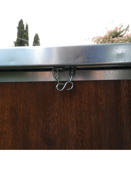 Fixation arrière du toit de la niche effet bois Fixation arrière du toit de la niche effet bois