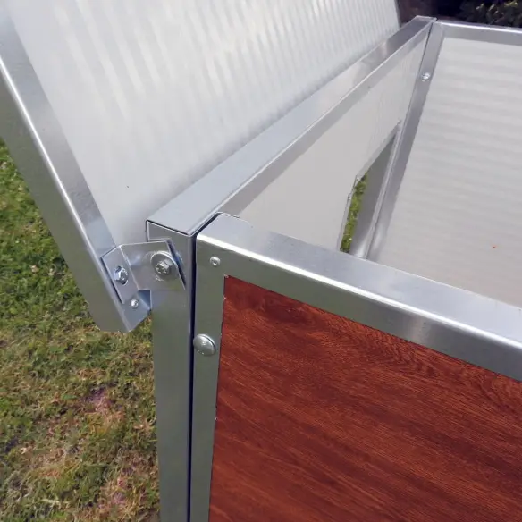 Détail du toit ouvrant de la niche effet bois