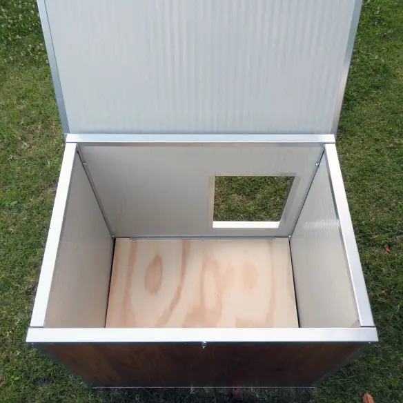 Intérieur de la niche effet bois pour chien