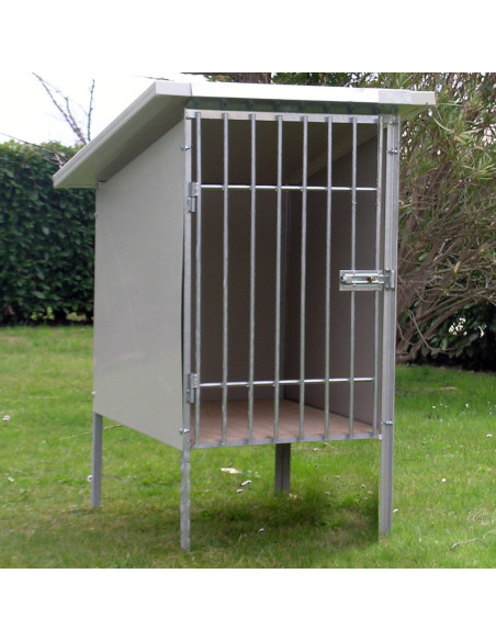Box d’attente pour chien en panneaux galvanisés