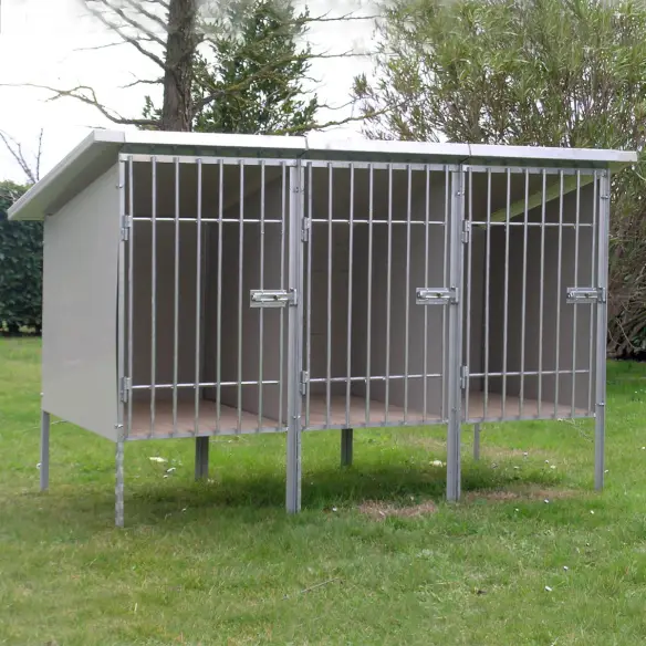 Boxs d’attente pour chiens montés en série