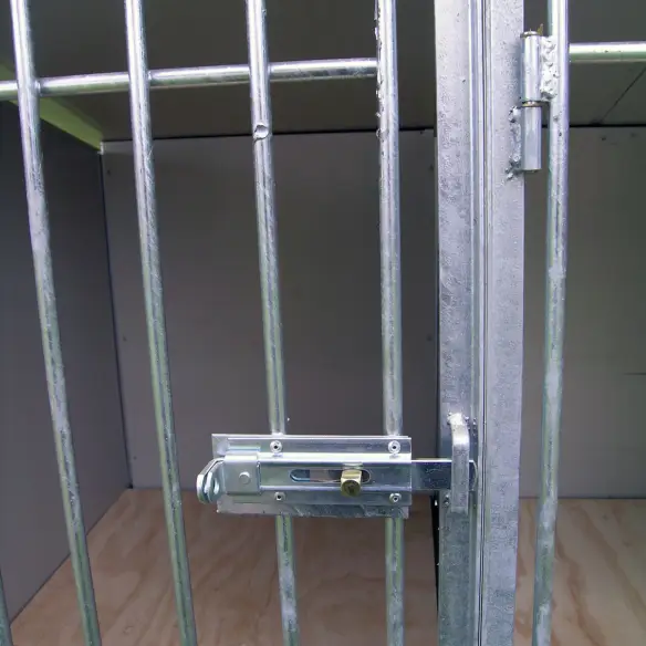 Porte d’accès du box d’attente pour chien