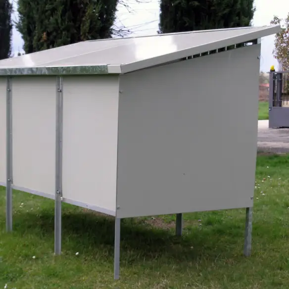 Arrière du box d’attente pour chien