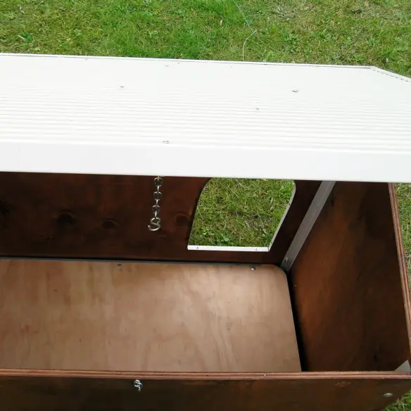 Toit ouvrant de la niche du chenil modèle Eco avec niche Collie