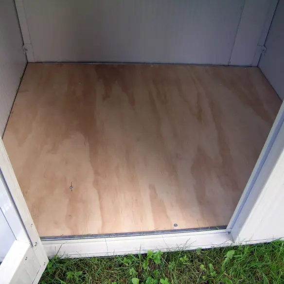 Entrée avec plate-forme de la zone nuit du chenil pour chien modèle Modular