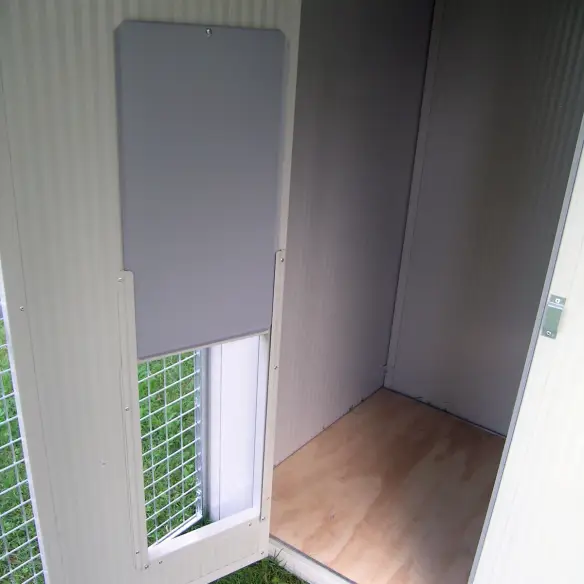Entrée avec plate-forme de la zone nuit du chenil pour chien modèle Modular