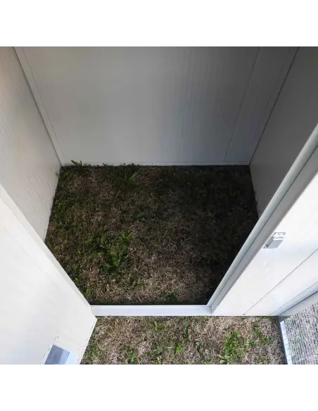 Intérieur abri chat extérieur isolé