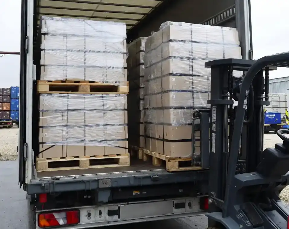 Logistique et livraison de chenils professionnels